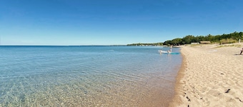 Summer Getaway - 3 min walk to Beach, Clean & Cozy