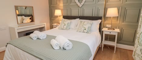 Cottage | 2 bedrooms, individually decorated, individually furnished, free WiFi