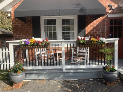 Cozy Cottage on Canton Street just steps away from nightlife, shopping and parks