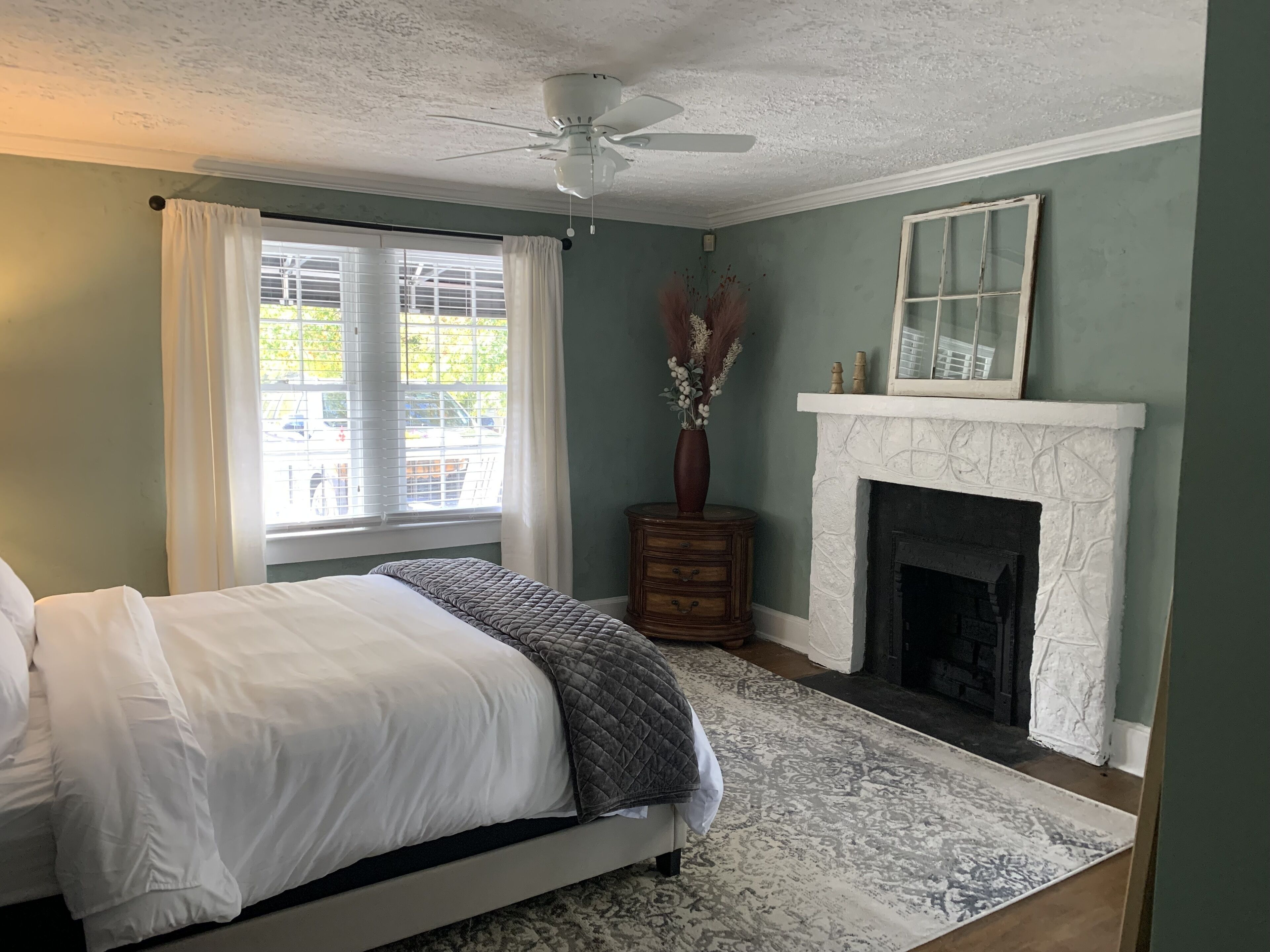 3 bedrooms, desk, iron/ironing board, free WiFi