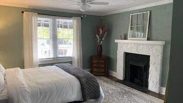 3 bedrooms, desk, iron/ironing board, free WiFi