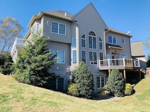 Hilltop Mansion Apartment near LVC and Hersheypark!