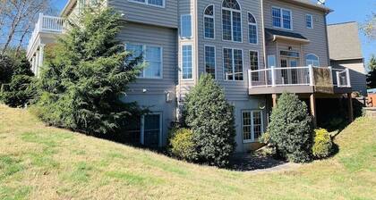 Hilltop Mansion Apartment near LVC and Hersheypark!
