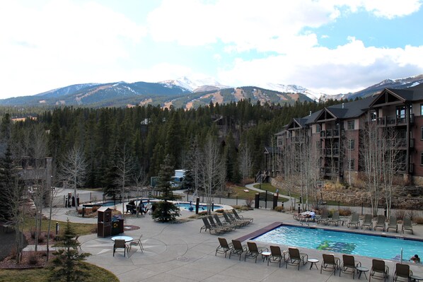 Piscine couverte, piscine extérieure