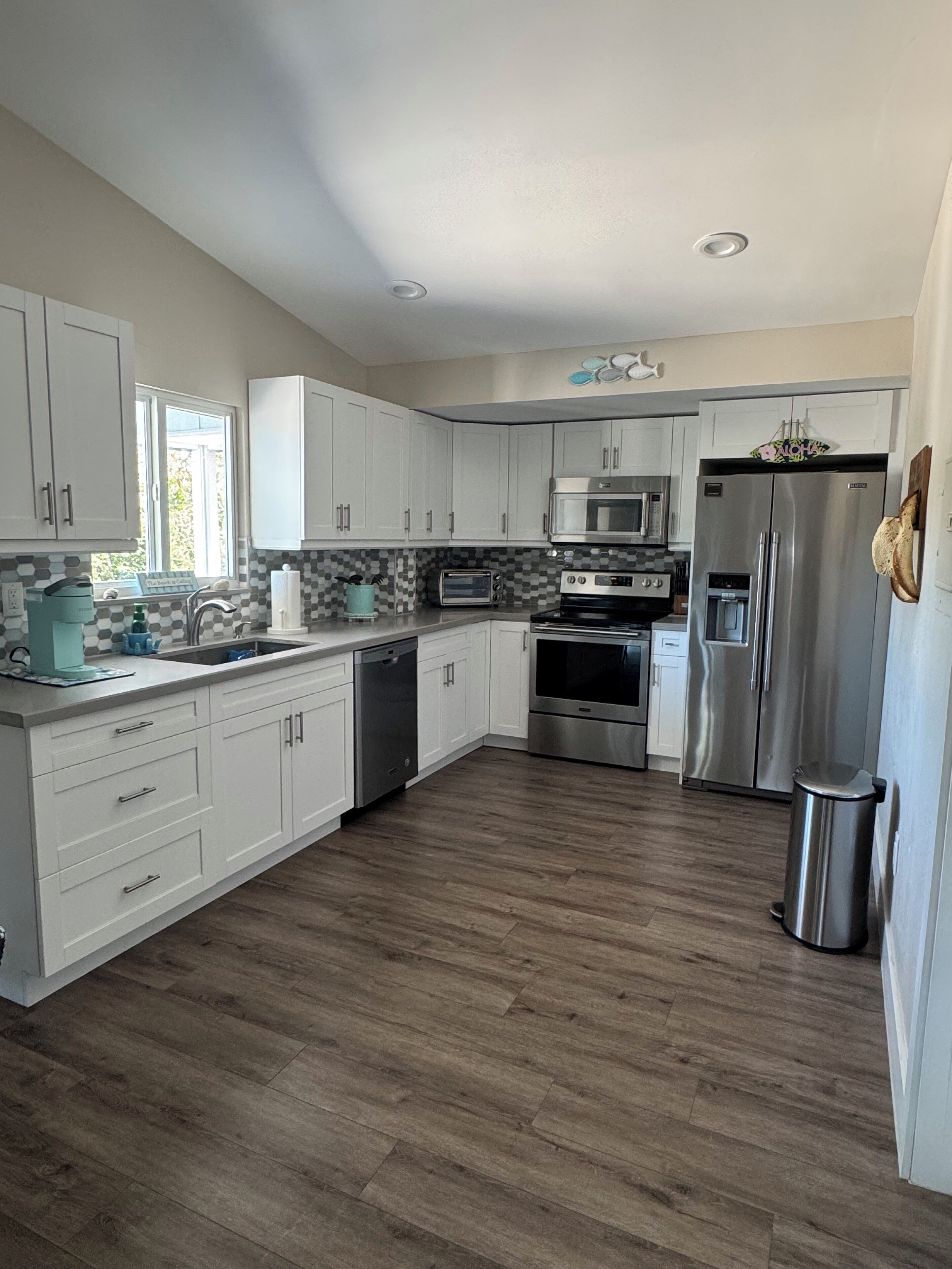 Microondas, horno, parrilla de estufa y lavavajillas 