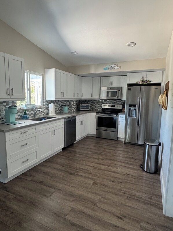 Microwave, oven, stovetop, dishwasher