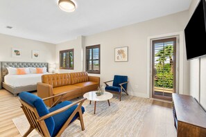 4 quartos, escrivaninha, ferros/tábuas de passar roupa