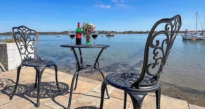 Quayside Cottage : UK33899