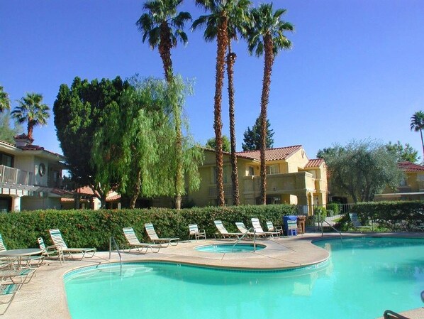 Outdoor pool, a heated pool - Casa Parocela - Lovely Condo in the Heart of Palm Springs - Permit #9475 (Palm Springs)