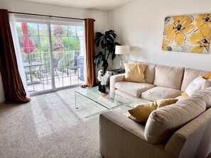 Smart TV - Casa Parocela - Lovely Condo in the Heart of Palm Springs - Permit #9475 (Palm Springs)