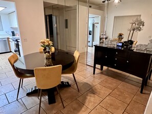 Dining - Casa Parocela - Lovely Condo in the Heart of Palm Springs - Permit #9475 (Palm Springs)