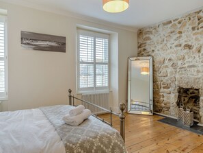 Unclassified image, 3 of 30, button