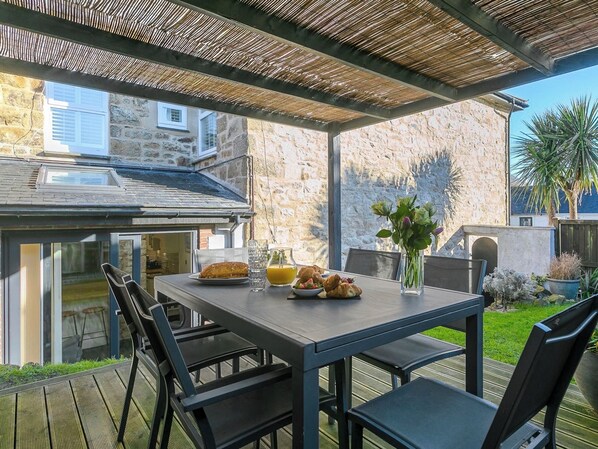 Outdoor dining - Spacious Victorian villa with a substantial enclosed garden. (Lelant, near St Ives)