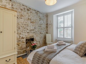 3 bedrooms, free WiFi, bed sheets - Spacious Victorian villa with a substantial enclosed garden. (Lelant, near St Ives)