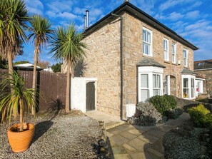 Unclassified image, 5 of 30, button