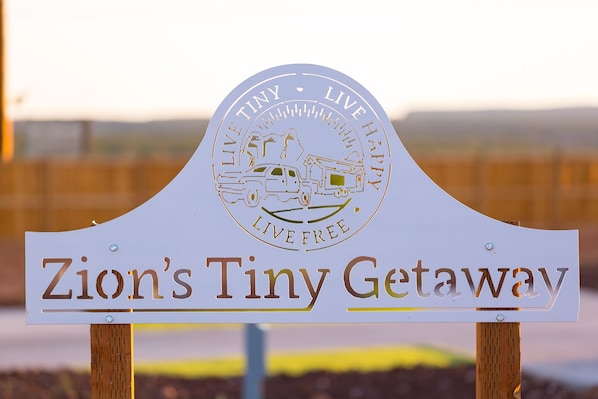 Exterior - Zion's Tiny Getaway (Hurricane)