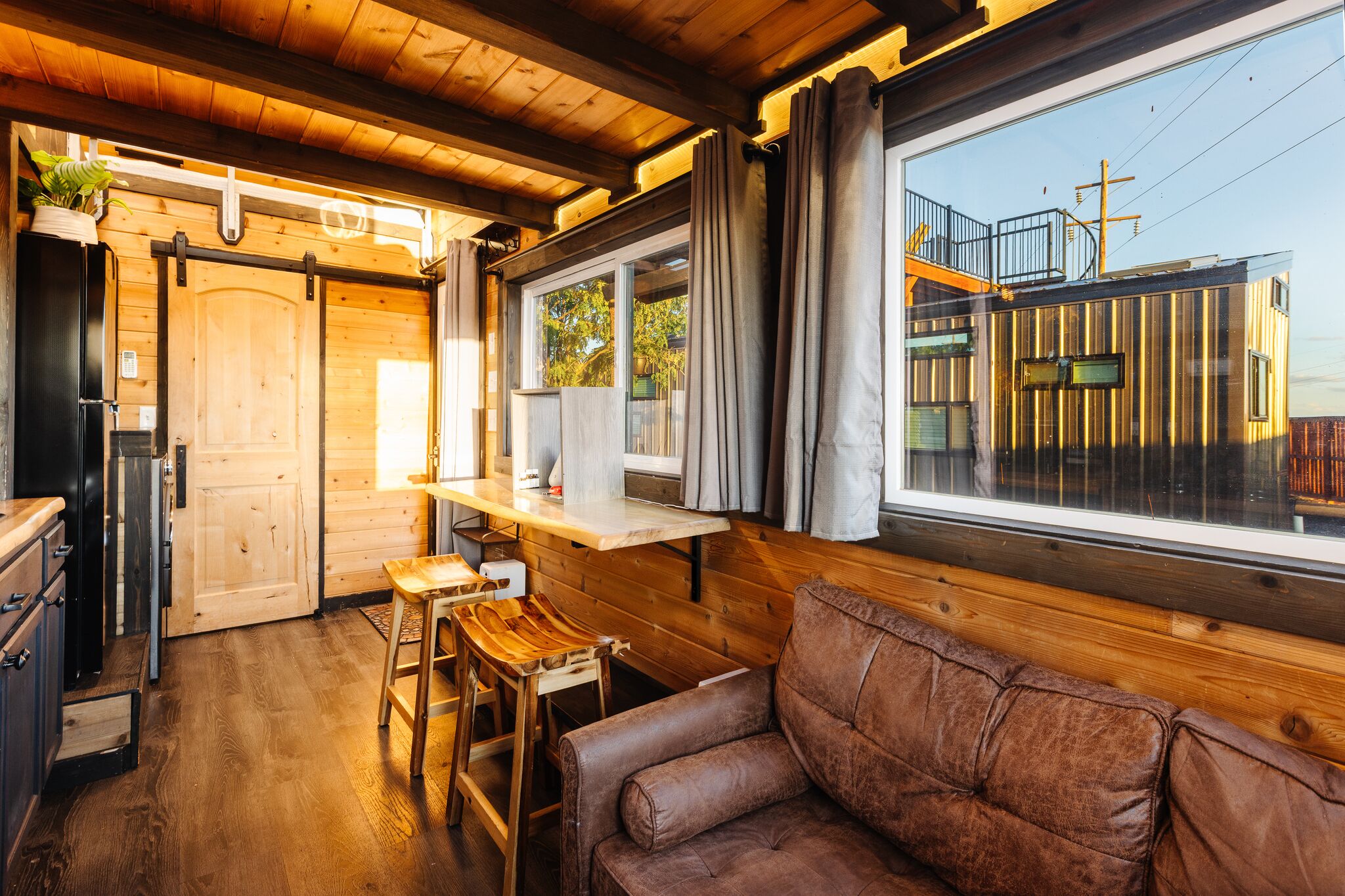 Romantic Cabin | Living area | Smart TV, Netflix, Hulu, streaming services