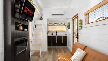 舒適三人房 | 記憶床墊、獨特裝潢、布置獨特、免費無線上網