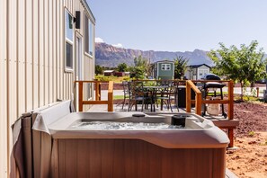 Premium Cabin | Terrace/patio - Zion's Tiny Getaway (Hurricane)