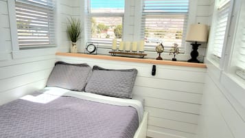 デザイン キャビン | 低反発ベッド、客室ごとに異なる装飾、客室ごとに異なるインテリア、WiFi (無料)