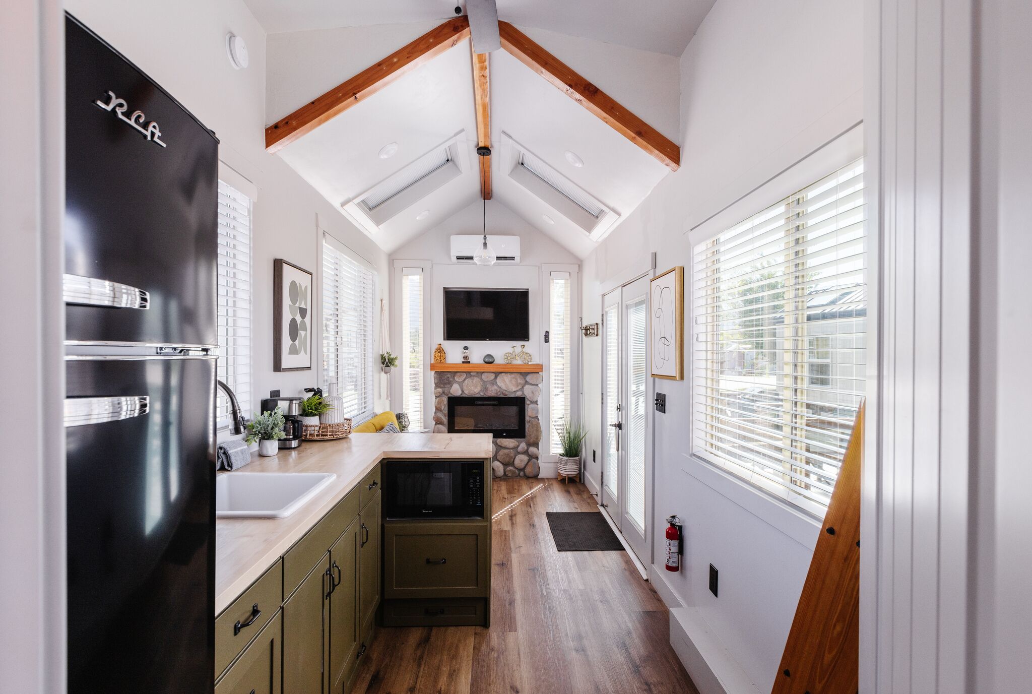 Business Cabin | Living area