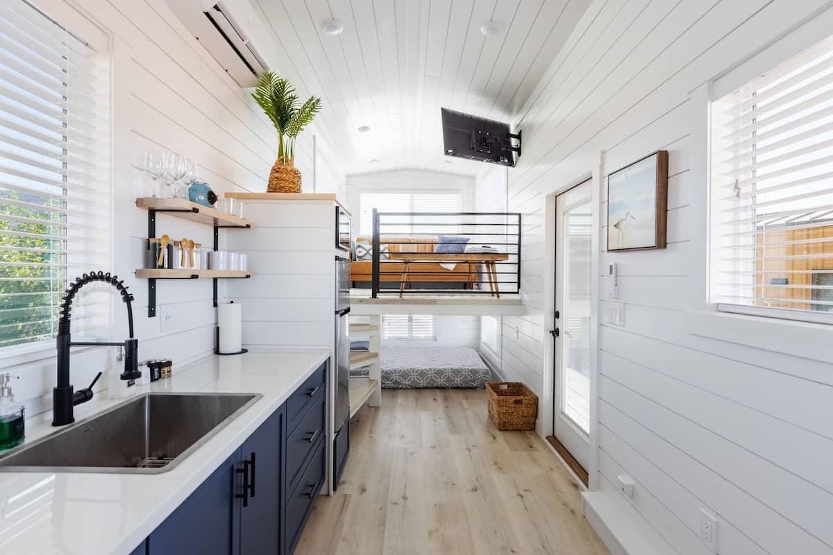 Premium Cabin | Dapur peribadi | Pembancuh kopi/teh, peti sejuk, pembakar roti 
