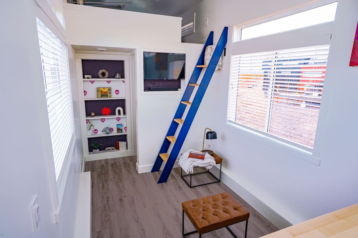 Comfort Cabin | Living area