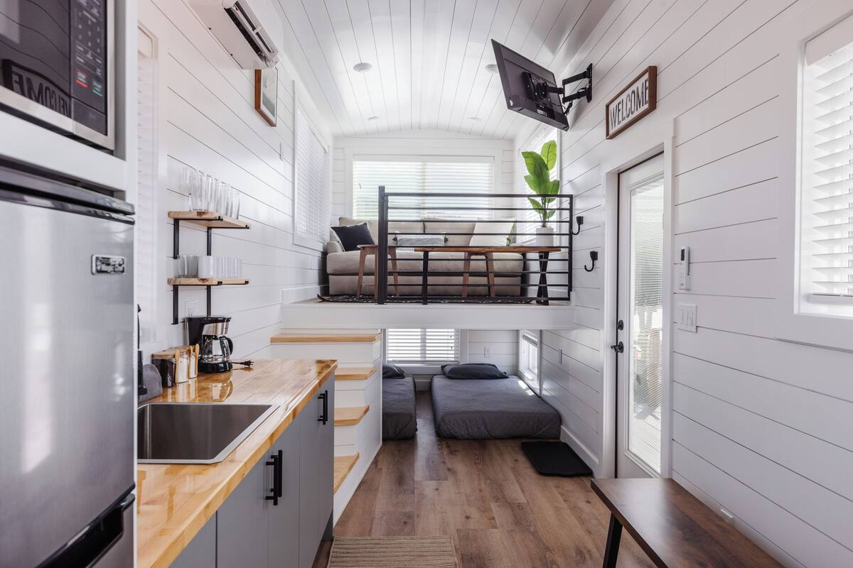 Premium Cabin | Busa memori, katil bayi mudah alih, Wi-fi percuma 