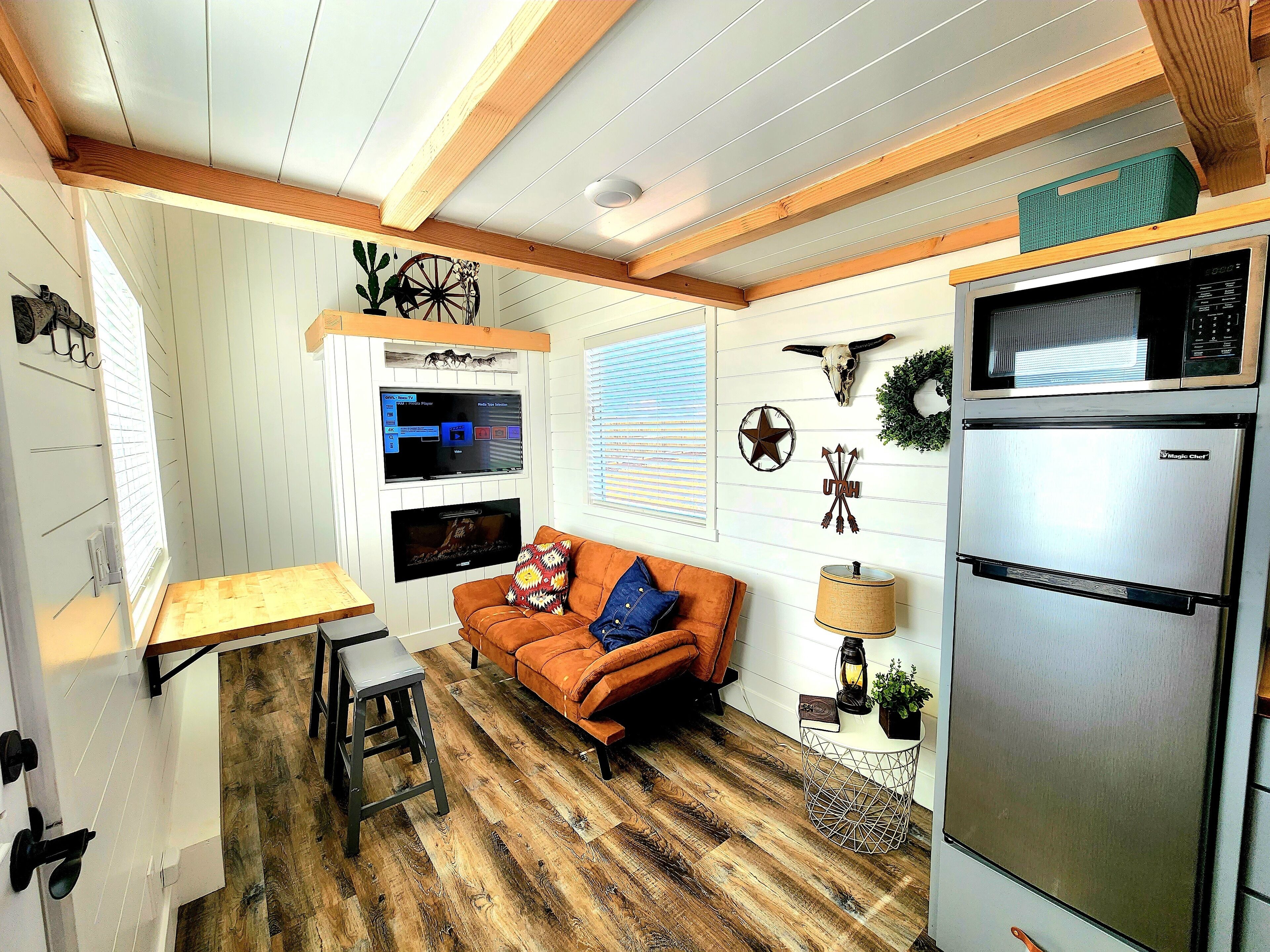 Honeymoon Studio Suite | Living area