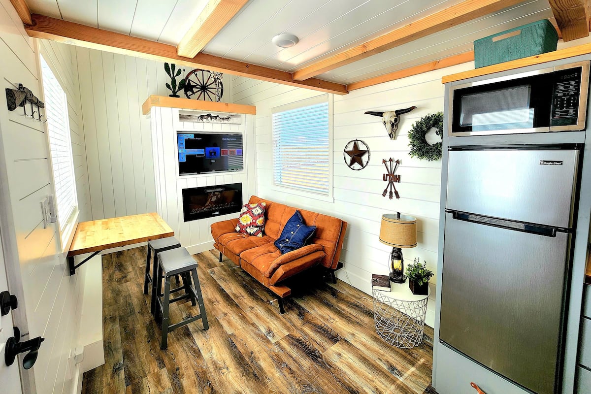 Honeymoon Studio Suite | Living area