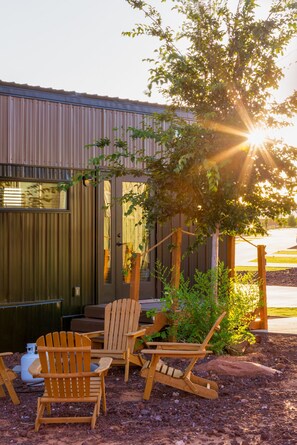 Family Cabin | Memory foam beds, individually decorated, individually furnished - Zion's Tiny Getaway (Hurricane)