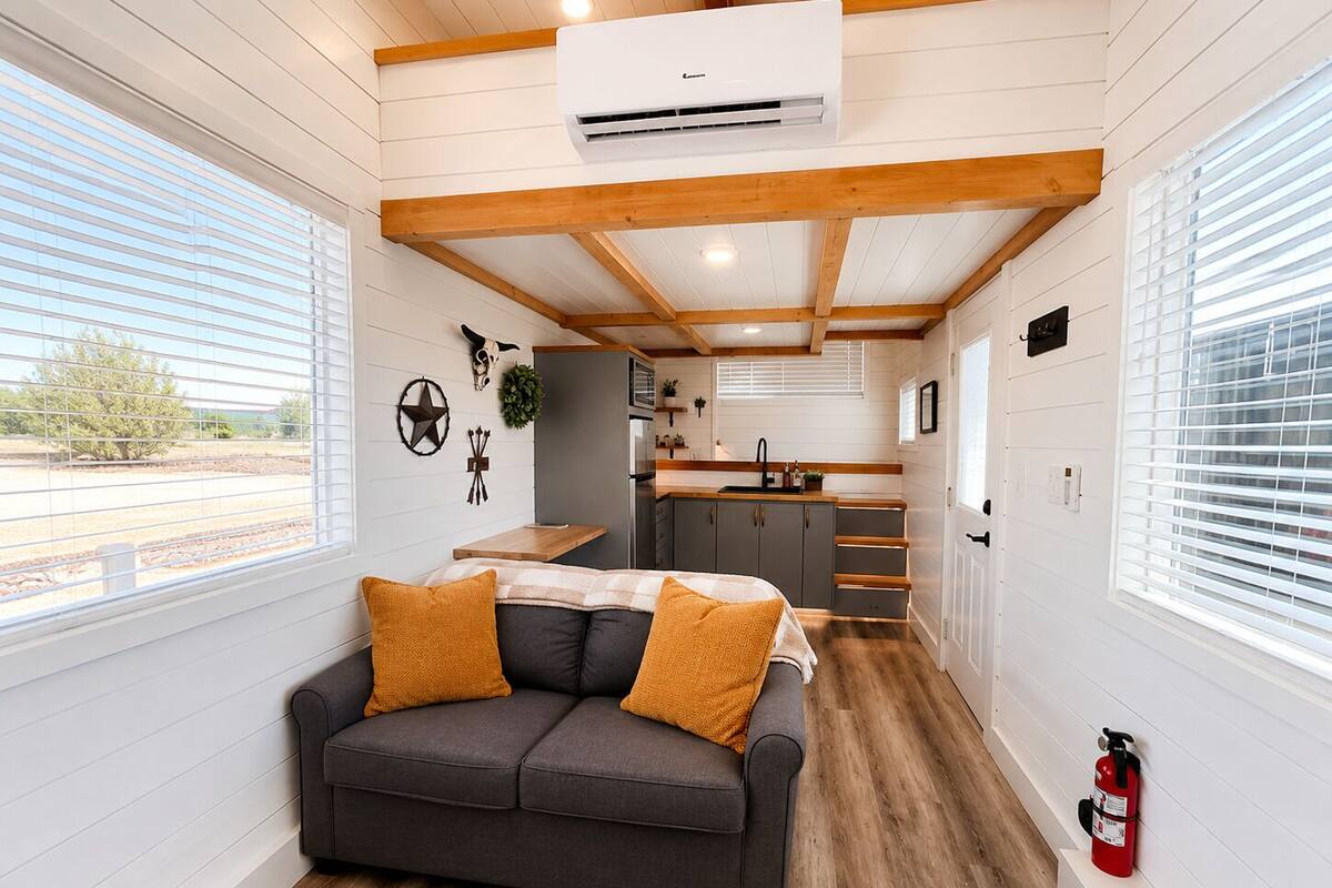 Romantic Cabin | Ruang tamu | TV Pintar, Netflix, Hulu, perkhidmatan penstriman 