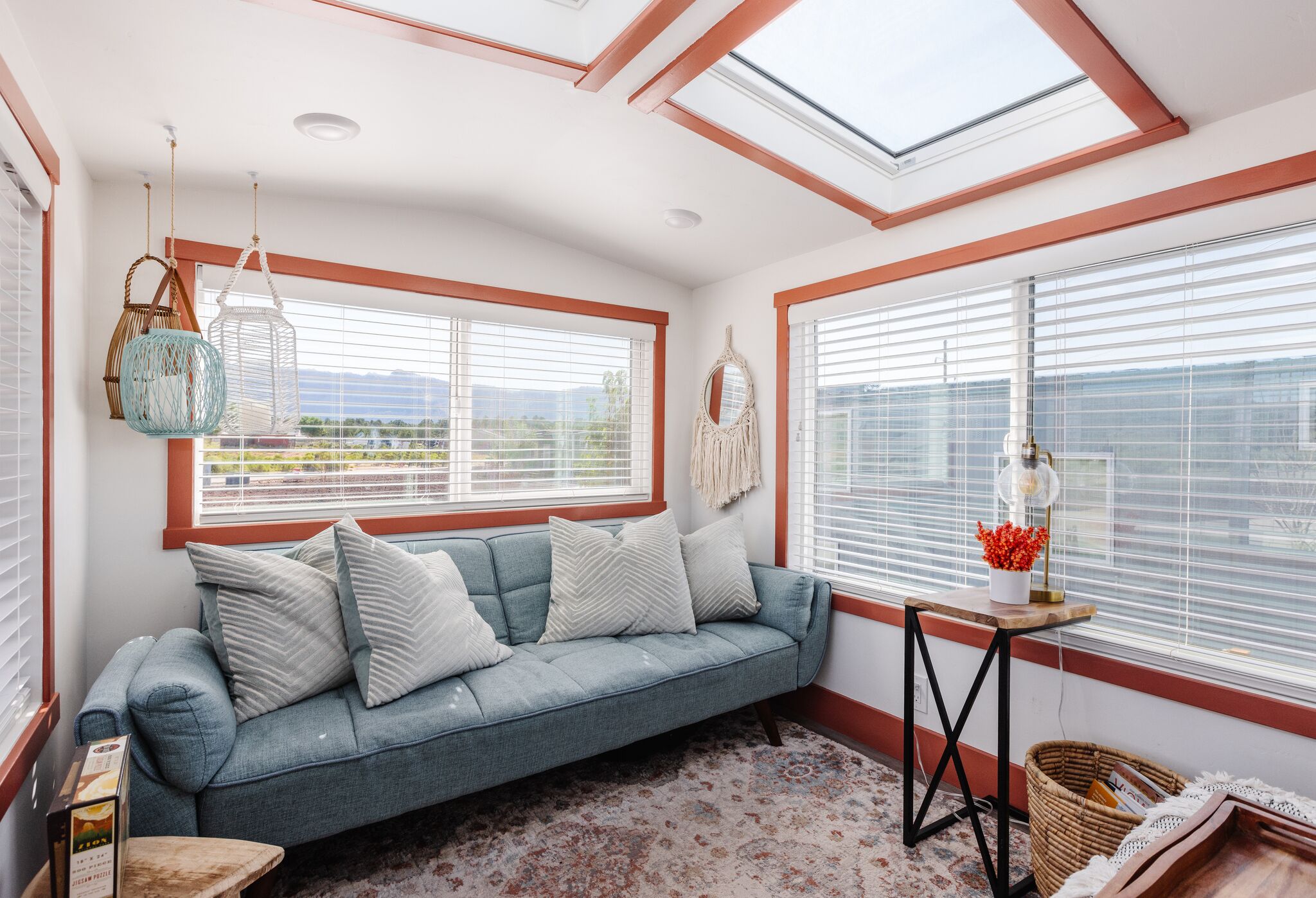 Comfort Cabin | Living area | Smart TV, Netflix, Hulu, streaming services