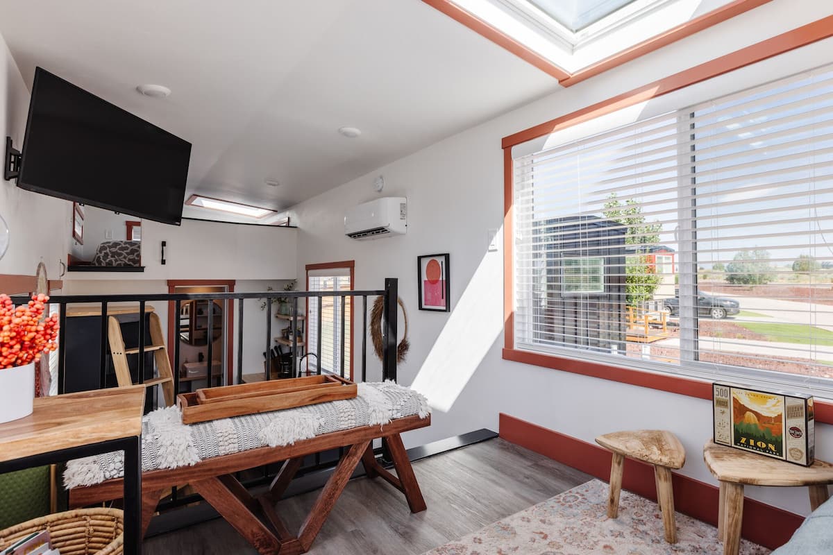 Comfort Cabin | Living area