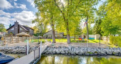 Boat Dock & Backyard: 'Rock River Retreat'