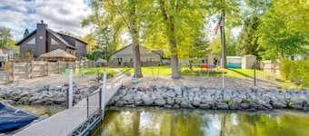 Boat Dock & Backyard: 'Rock River Retreat'