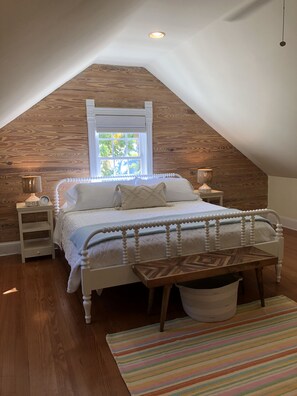 2 bedrooms, desk, free WiFi, bed sheets