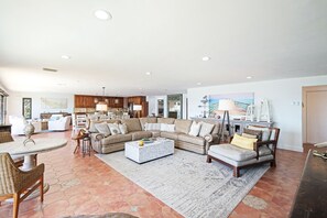 Smart TV, video games, table tennis, stereo