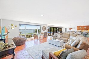 Smart TV, video games, table tennis, stereo