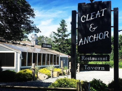 Walk 2 Beach! Slps 10! Fire Pit! Location! A/C!