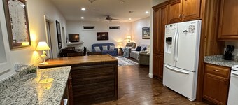 Beach, restaurants, shopping, blocks away