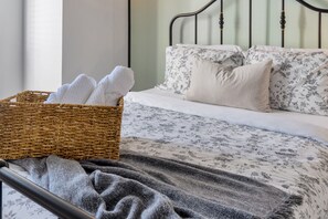 2 sovrum, skrivbord, strykjärn/strykbräda och gratis wi-fi