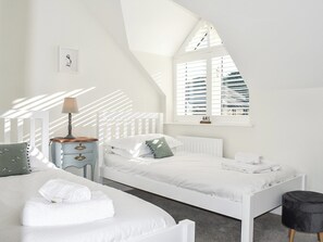 2 عدّة غرف نوم وواي فاي مجانًا وملاءات أسرّة