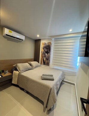 Desk, iron/ironing board, WiFi, bed sheets