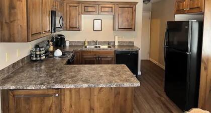 Cozy Stay Near National Parks & BYUI - Sleeps 6