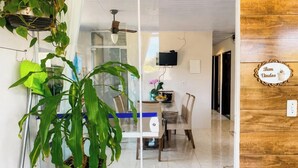 Family House, 3 Bedrooms, Air conditioning, Garden View | Dining - Casa Família: Praia, Campeche e Conforto (Florianópolis)