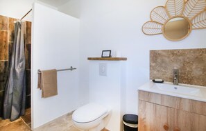 Douche, sèche-cheveux