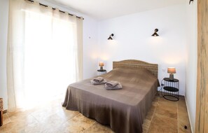 3 chambres, fer et planche à repasser, lit parapluie, Wi-Fi gratuit