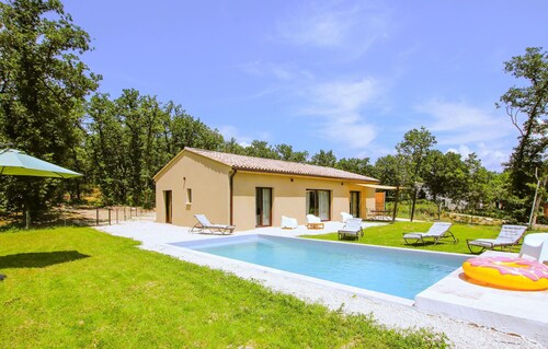 Cozy home in Grignan with private swimming pool, can be inside or outside
