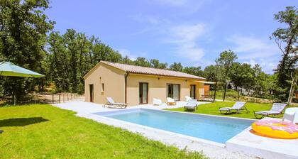 Cozy home in Grignan with private swimming pool, can be inside or outside